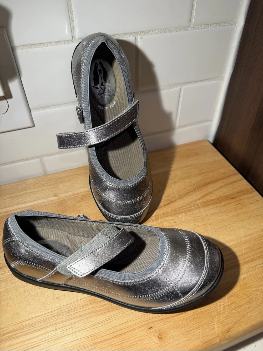 Hush Puppies Reese Silver Mary Jane Girl Shoes- Size 4W